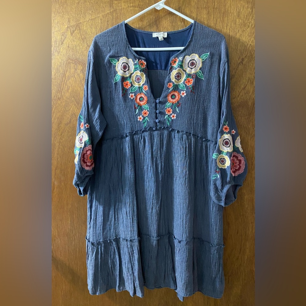 💐🌺 Dusky blue floral embroidered midi dress resort wear boho urban outfitters